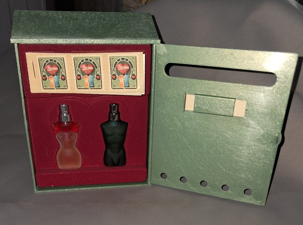 luxe parfum miniatuur set Jean Paul Gaultier mailbox, Ophalen of Verzenden, Zo goed als nieuw, Miniatuur, Gevuld