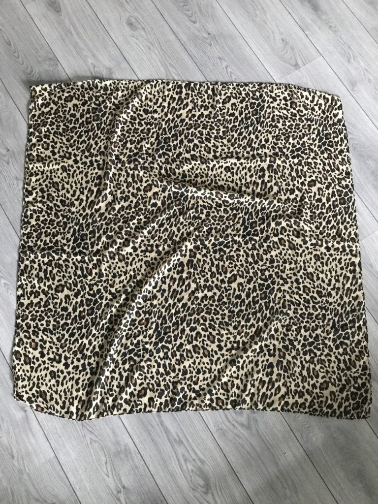 Vierkante sjaal panterprint pieces, Kleding | Dames, Mutsen, Sjaals en Handschoenen, Maat 46/48 (XL) of groter, Ophalen of Verzenden