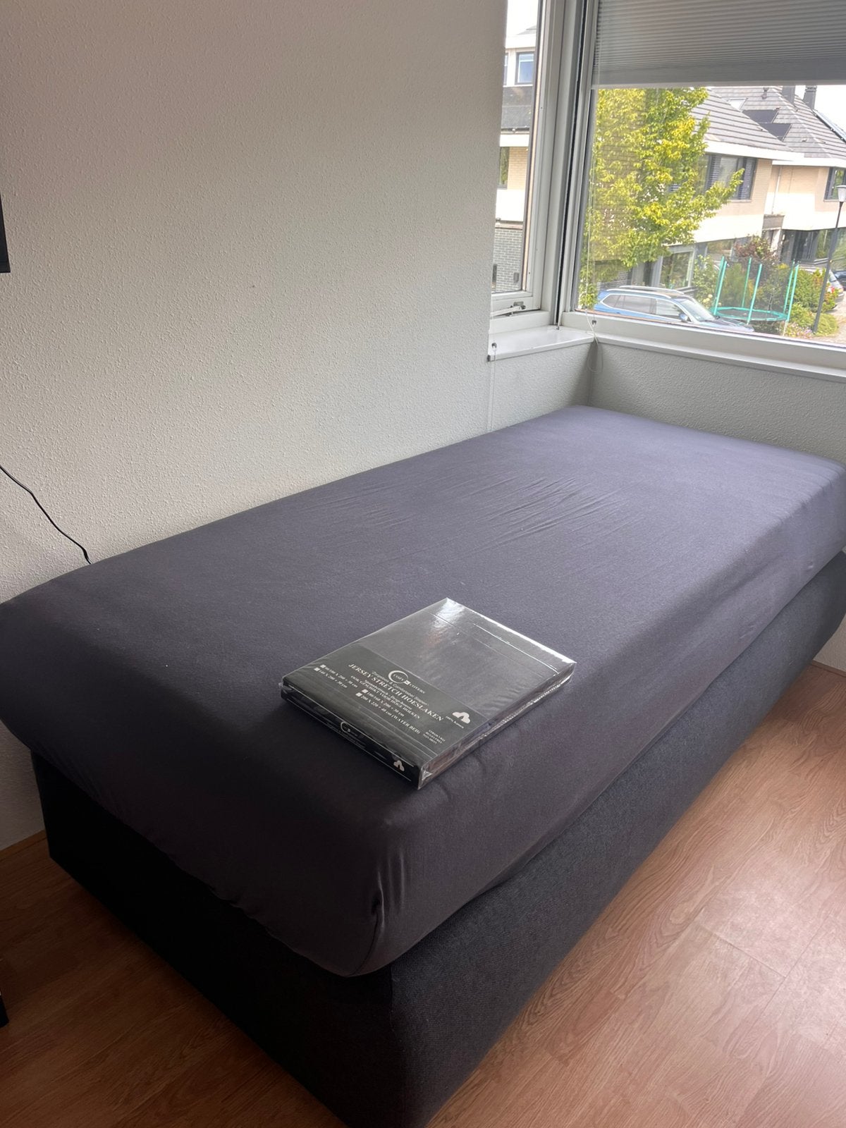 Boxpring Jysk 90 bij 2.00. Antraciet bruine pootjes., Huis en Inrichting, Slaapkamer | Boxsprings, Ophalen, Gebruikt, Eenpersoons
