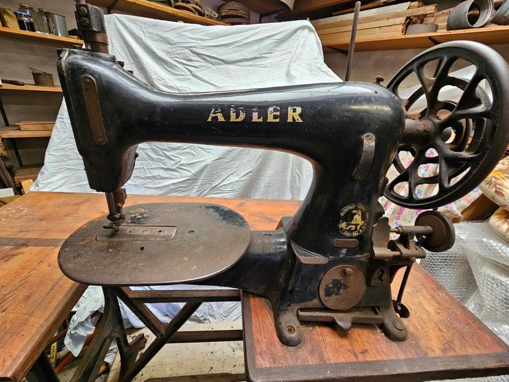 Adler leer schoenmakers machine, Antiek en Kunst, Antiek | Naaimachines, Ophalen