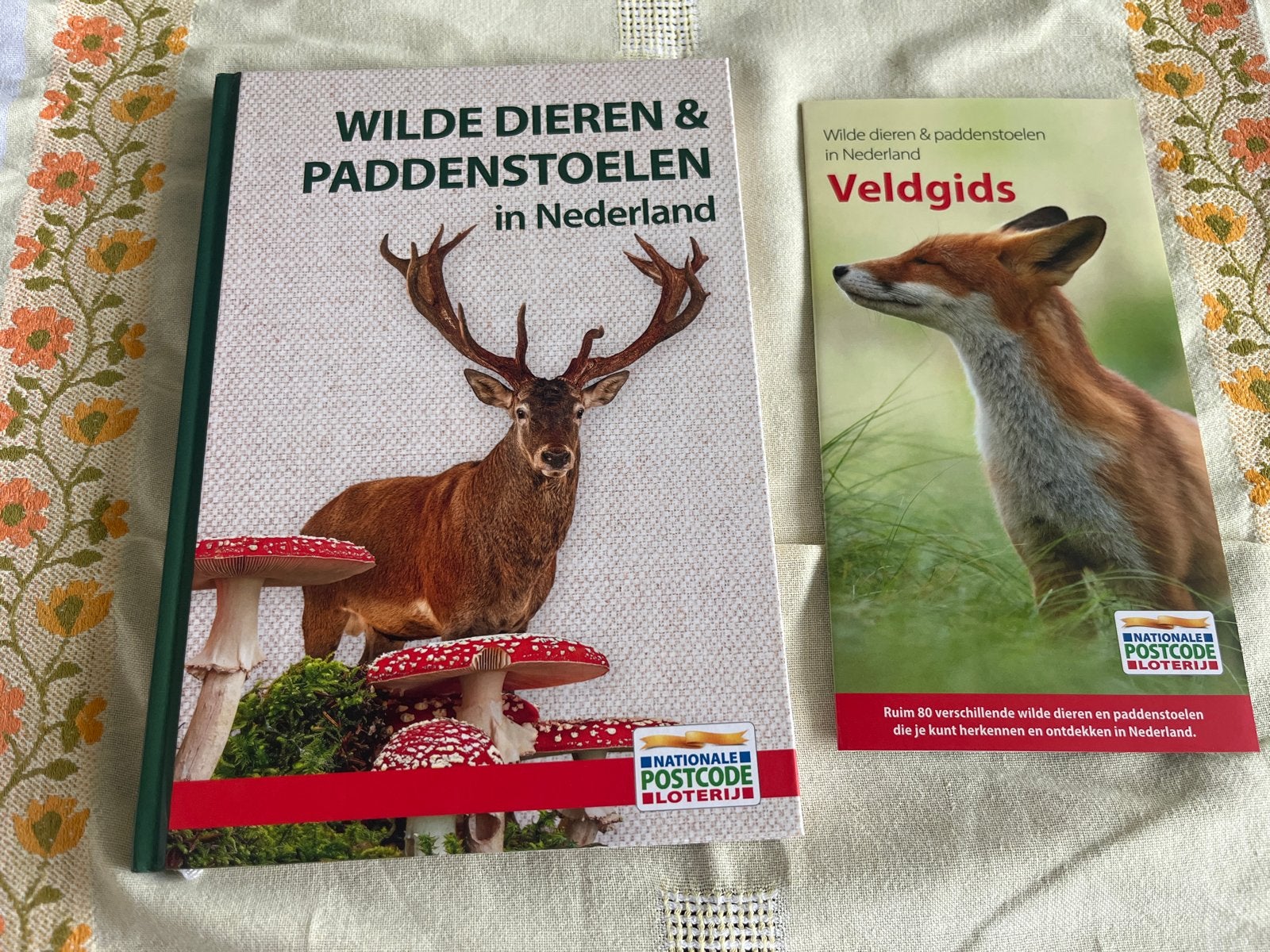 Wilde Dieren & Paddenstoelen in Nederland (Boek & Veldgids), Boeken, Ophalen, Zo goed als nieuw, Natuur algemeen