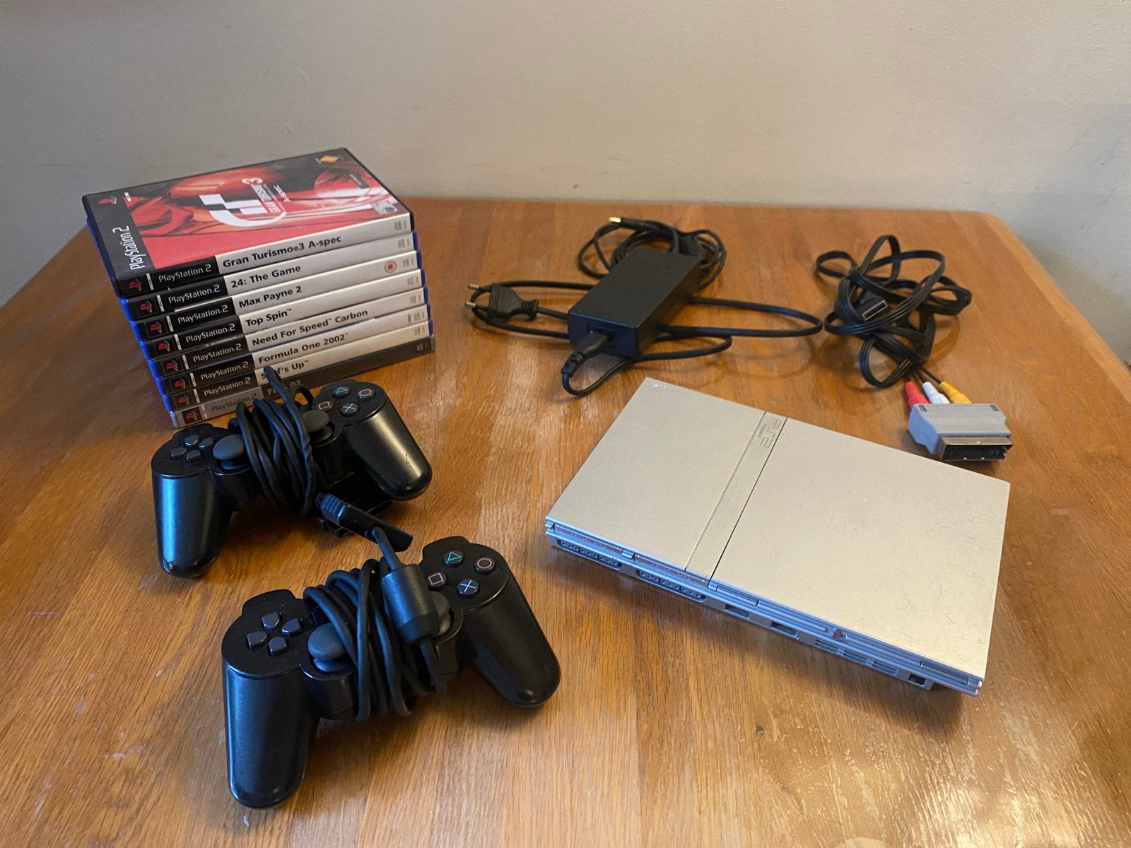 PlayStation 2 Slim Zilver met 2 controllers en 8 games, Met 2 controllers, Ophalen of Verzenden, Zilver, Slim