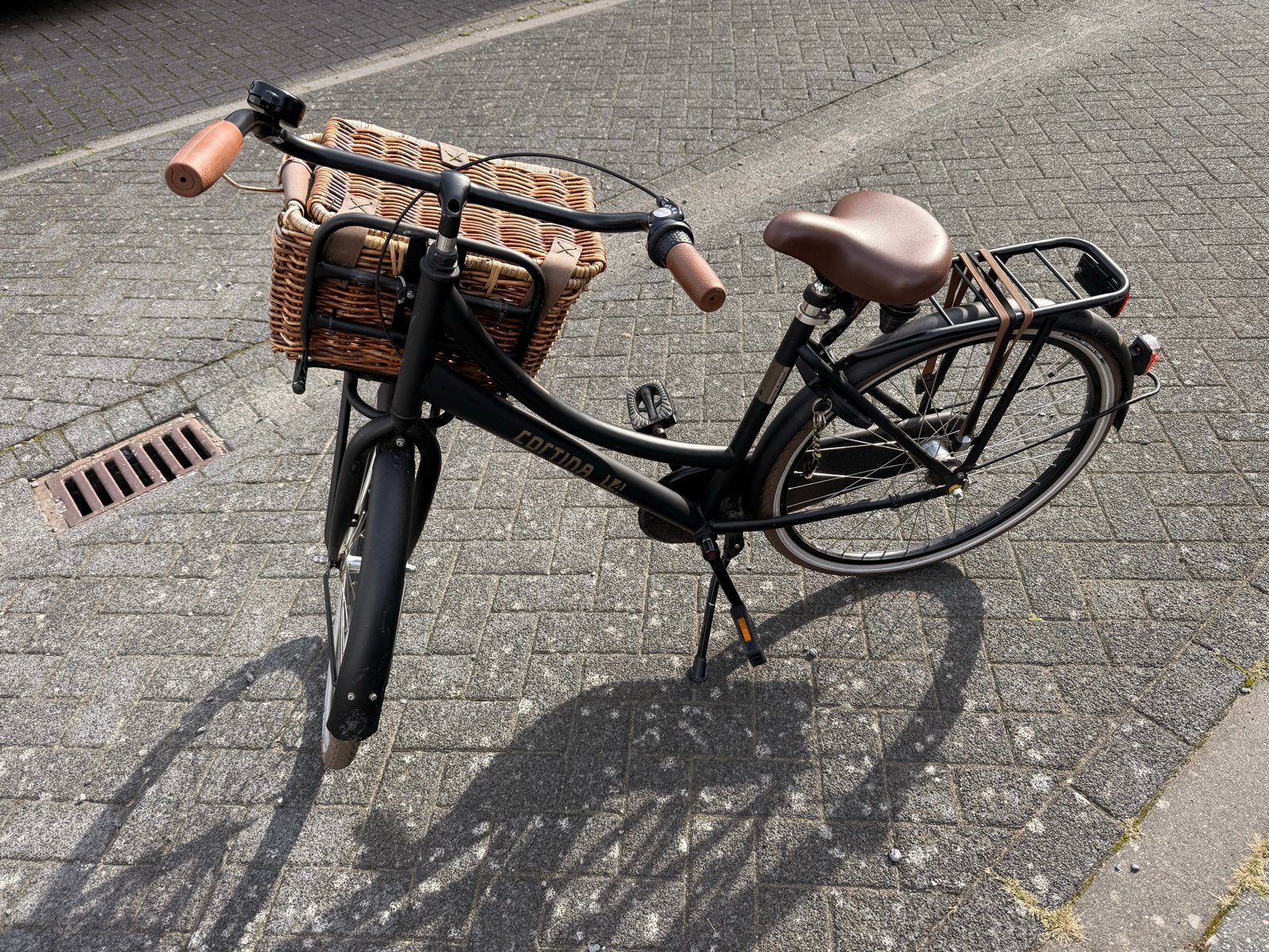 Cortina Transportfiets Zwart 26 inch met rieten mand, Ophalen, Gebruikt, Overige merken