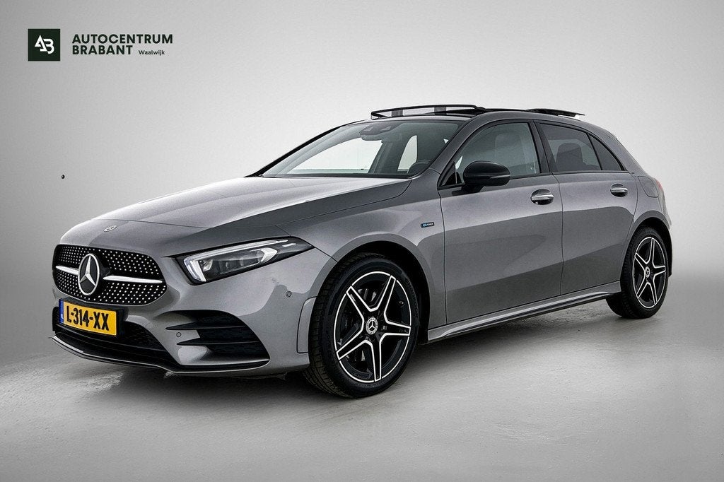 Mercedes-Benz A-klasse 250 e Business Solution AMG Limited V, Auto's, Mercedes-Benz, Gebruikt, 4 cilinders, 15 kWh, Bedrijf