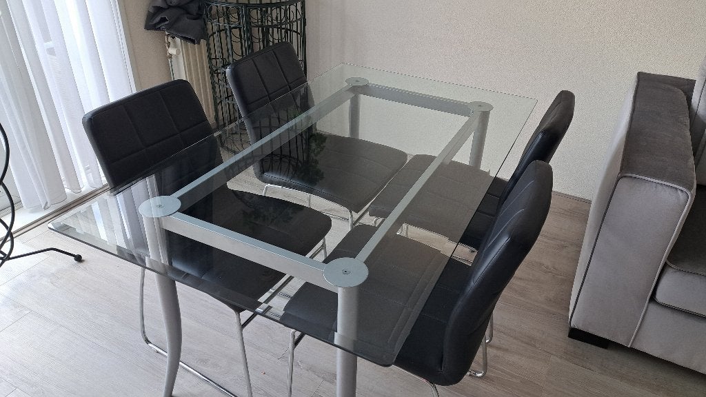 Glazen eethoek met 4 zwarte stoelen, Ophalen, 100 tot 150 cm, 50 tot 100 cm, Vier personen