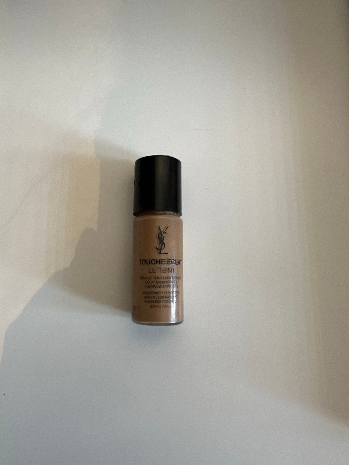 Yves Saint Laurent Touche Éclat Le Teint Foundation, Gehele gezicht, Beige, Ophalen of Verzenden, Zo goed als nieuw