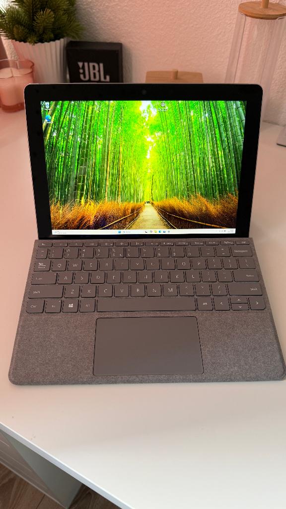 Microsoft Surface Go, Qwerty, 8 GB, Zo goed als nieuw, SSD