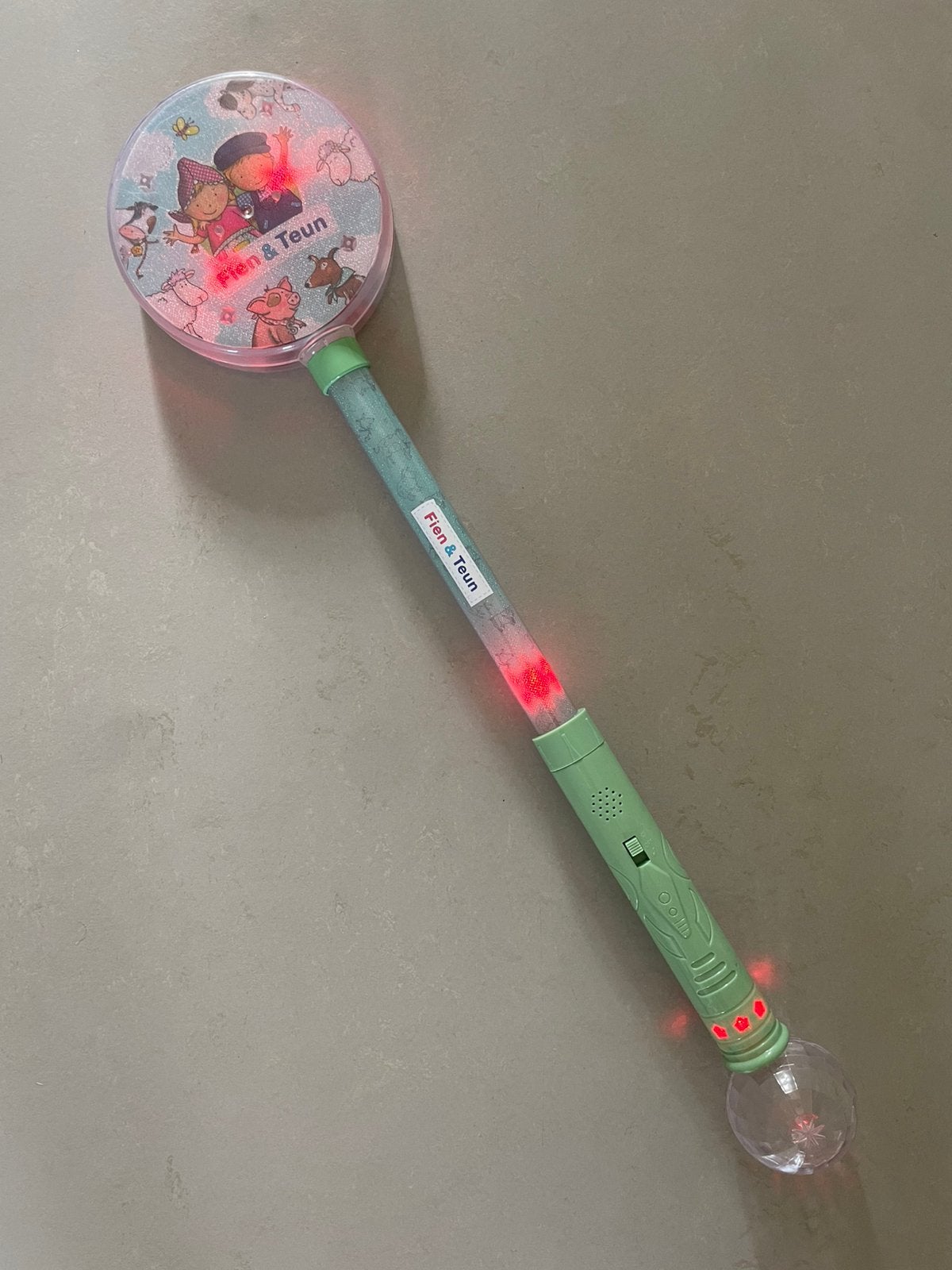 Fien en Teun staf met licht en geluid, Ophalen of Verzenden, Zo goed als nieuw