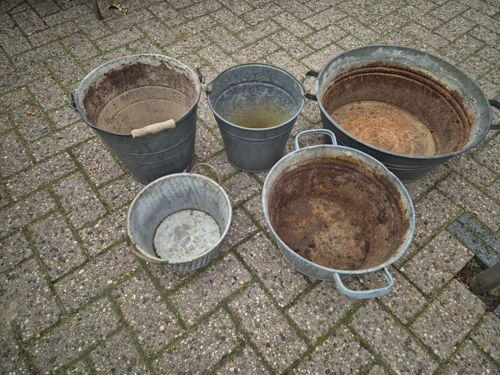 Diverse zinken teilen en emmers - Vintage decoratie, Huis en Inrichting, Ophalen, Gebruikt, Zink, Met handgreep