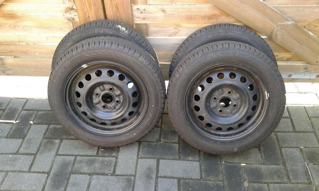 Zomerbanden en velgen Aygo C1 Peugeot 107 155/65/14, Auto-onderdelen, Banden en Velgen, 14 inch, Gebruikt, 155 mm, Banden en Velgen