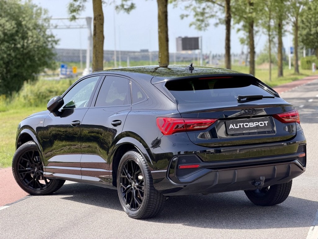 Audi Q3 Sportback 35 TFSI S-Line Black Ed. Navi Keyless Trek, 4 cilinders, 150 pk, 1505 kg, Leder en Stof
