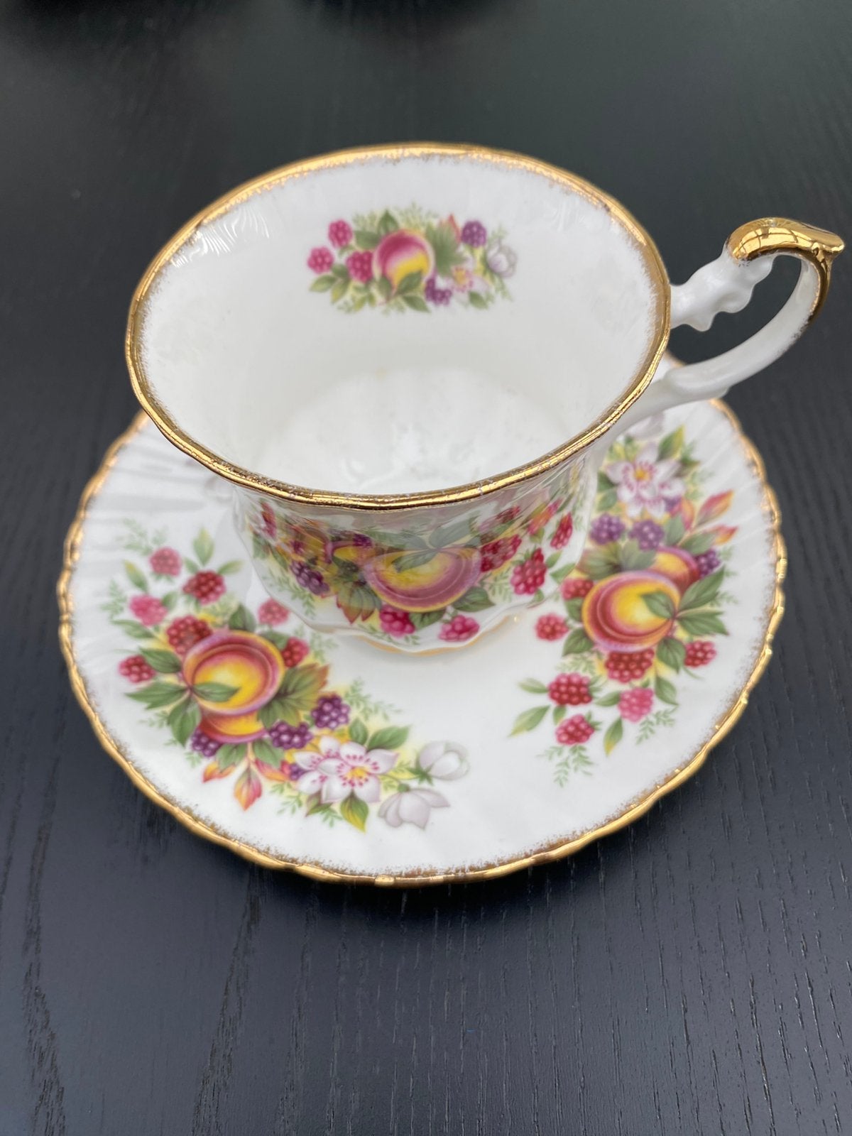 Vintage Queens Fine Bone China kop en schotel, Verzamelen, Ophalen of Verzenden, Zo goed als nieuw, Porselein, Kop en/of schotel