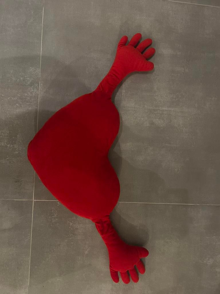 Rood kussen in vorm van hart met armpjes te koop, Ophalen of Verzenden, Rood