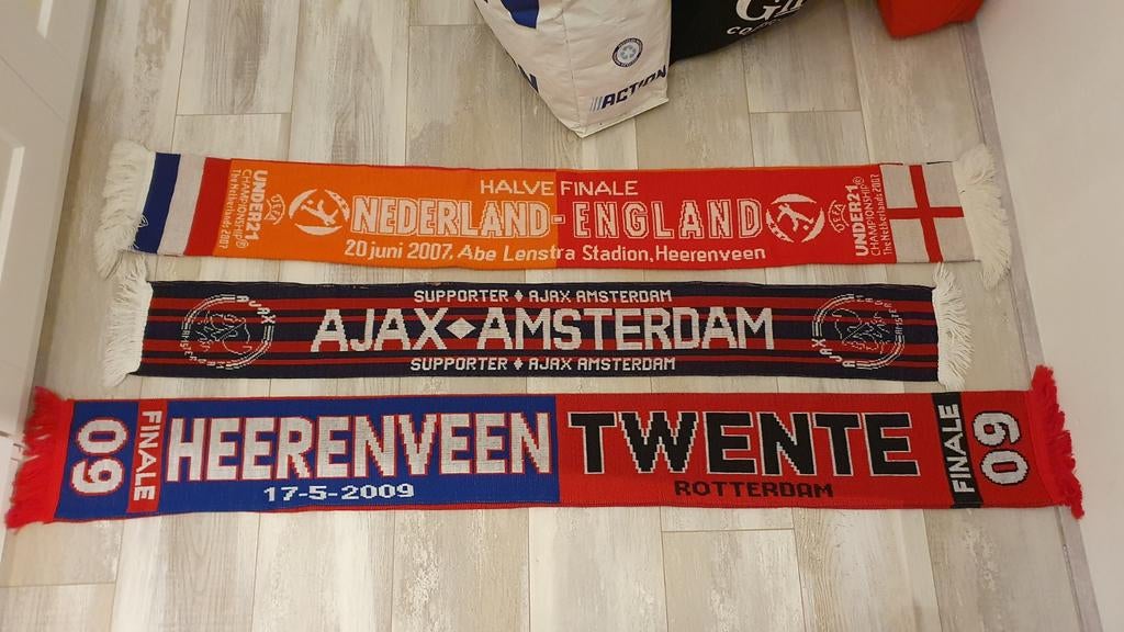 Sjaaltjes - SC Heerenveen - Twente - Ajax - Uefa Under 21, Verzamelen, Sportartikelen en Voetbal, Ophalen of Verzenden, Zo goed als nieuw
