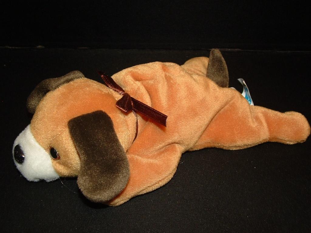 RVS HOND VELOURS GOUDBRUIN MET DONKERBRUINE OREN E, Verzenden, Nieuw, Overige typen