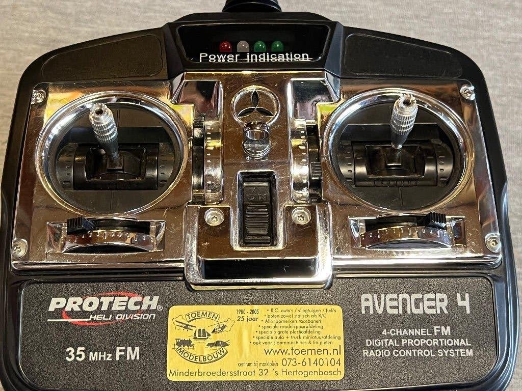 Protech Heli Division Avenger 4 RC 35 MHz FM, Ophalen of Verzenden, Gebruikt