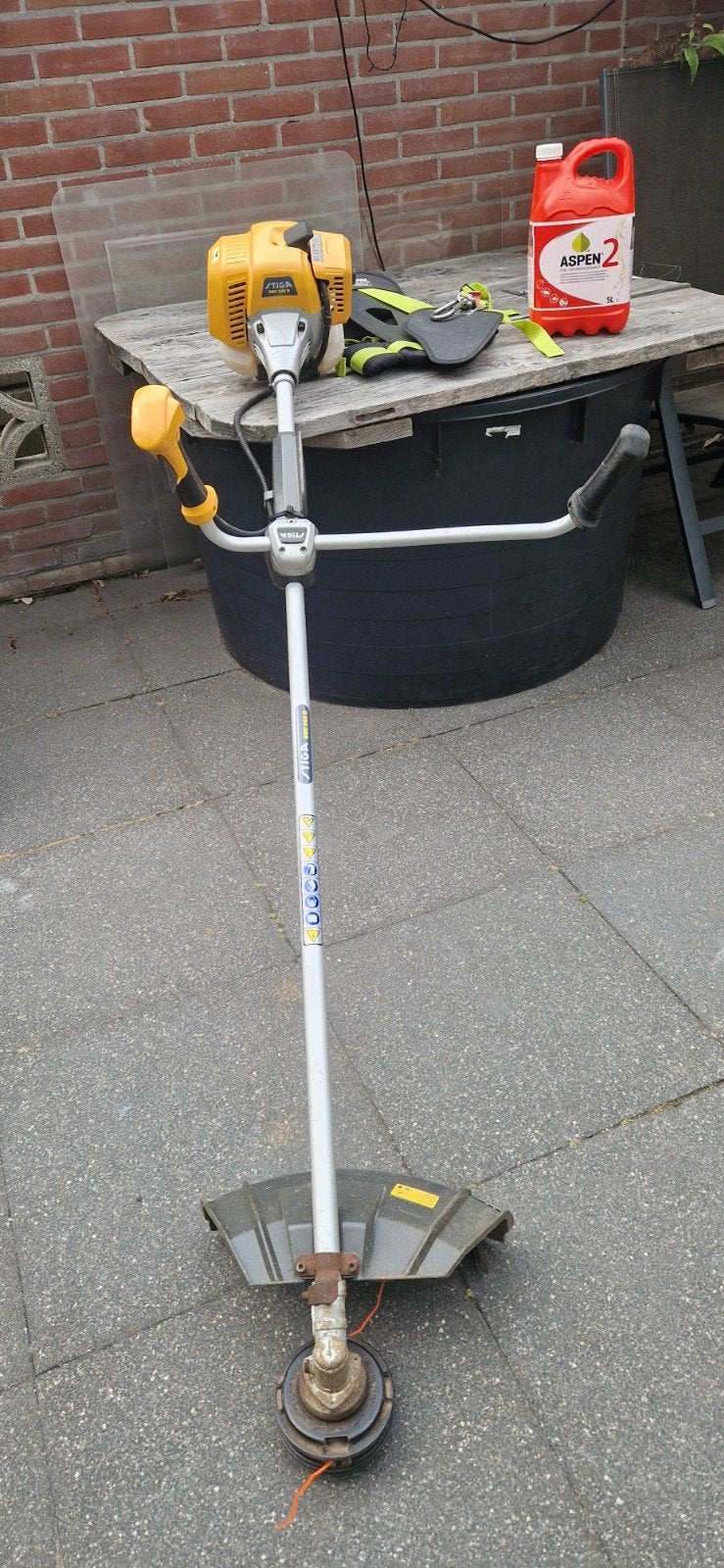 Stiga SBC 242 D bosmaaier met mes en harnas, Tuin en Terras, Ophalen, Benzine, Gebruikt, Stiga