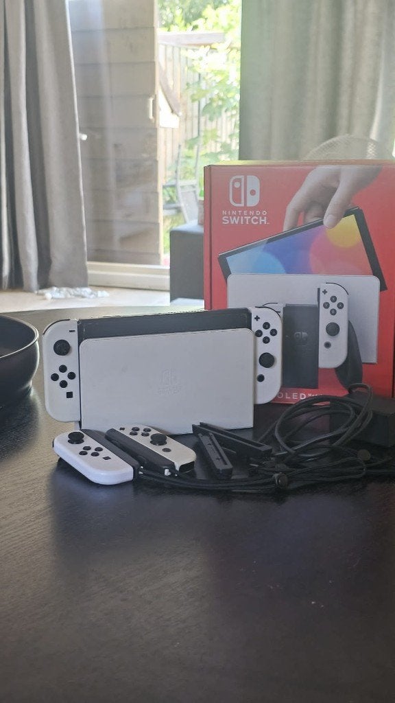 Nitendo switch 1 Oled met 4 joy cons, Ophalen, Zo goed als nieuw, Met 3 controllers of meer, Switch OLED