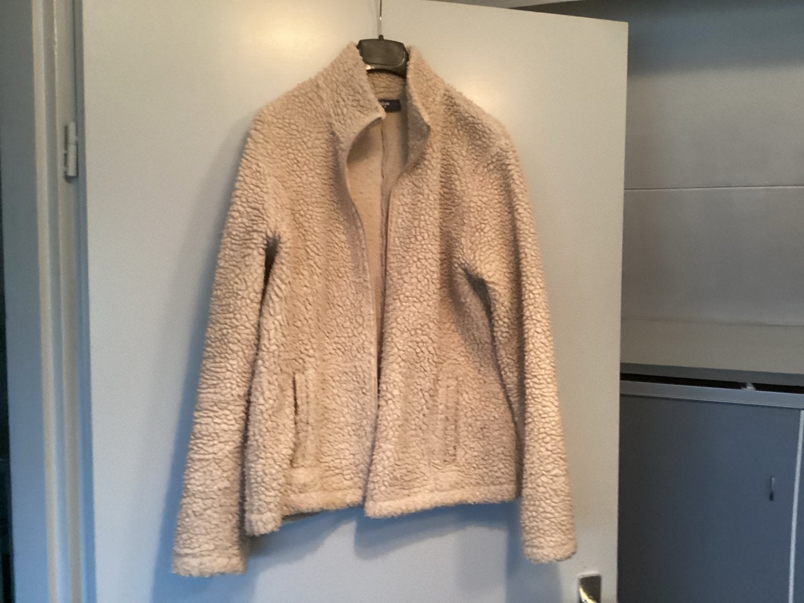 Comfortabel beige teddy fleece vest, Ophalen of Verzenden, Zo goed als nieuw, Maat 38/40 (M), Beige