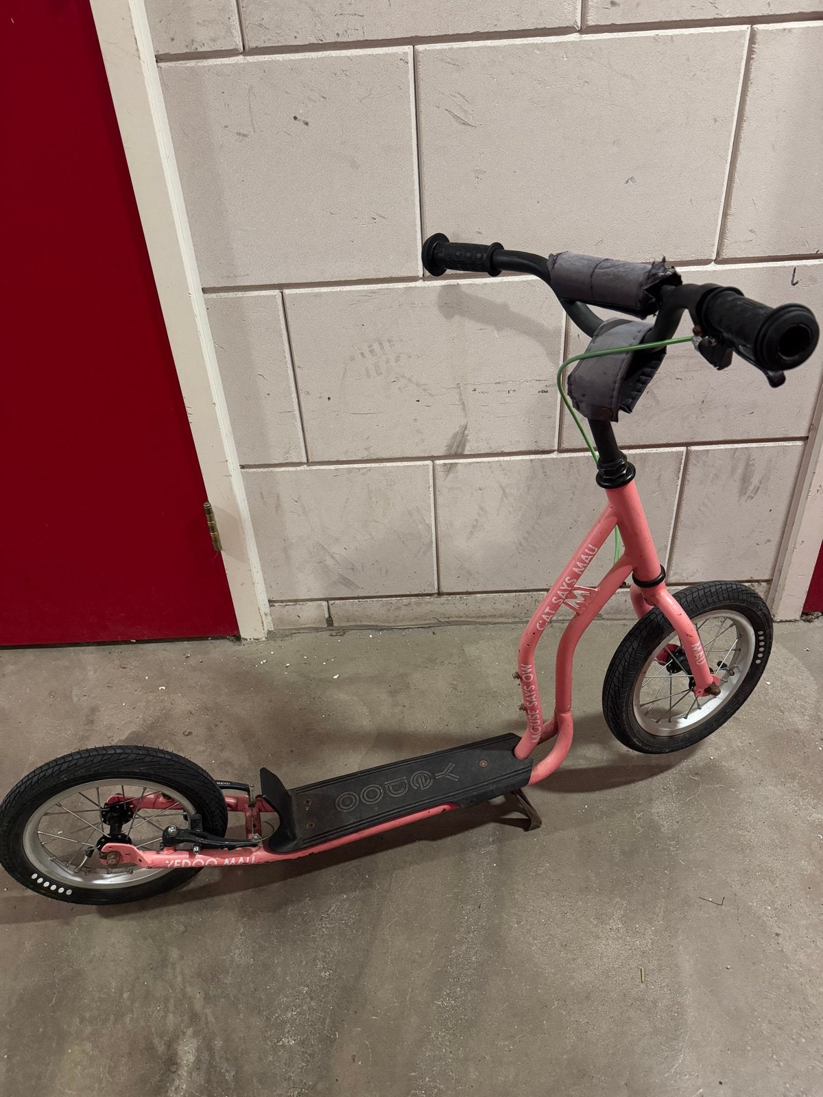Roze step met luchtbanden, Fietsen en Brommers, Steps, Ophalen, Gebruikt, Gewone step