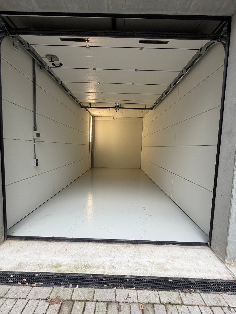 Garagebox te huur Gadering te Hoogvliet, Auto diversen
