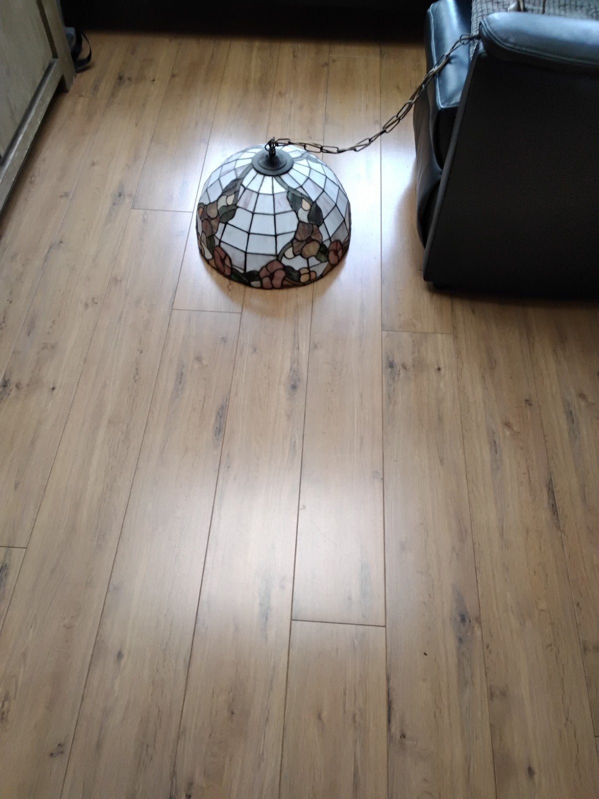 Tiffany-stijl hanglamp met bloemmotief, Huis en Inrichting, Lampen | Overige, Gebruikt, Meerkleurig, Ophalen of Verzenden, Glas