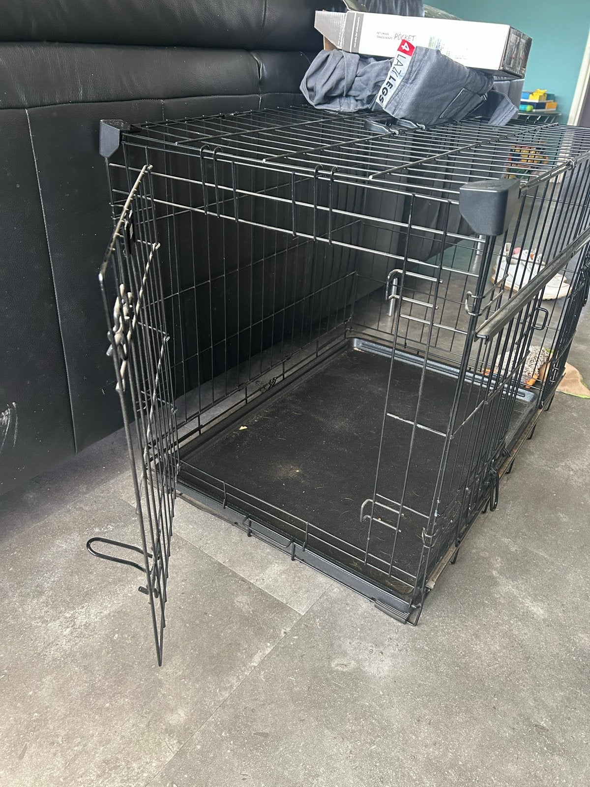 Honden bench met schuifdeuren, Ophalen, Zo goed als nieuw