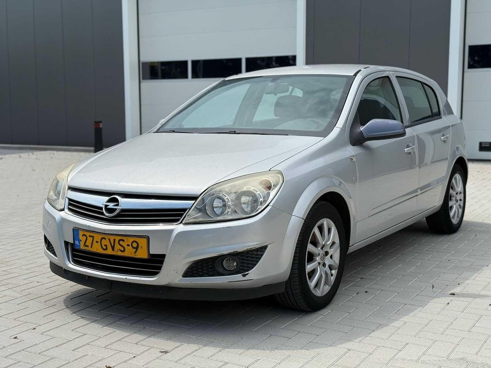 Opel - 2008 - Astra - 1.6 Temptation - Personenauto, Voorwielaandrijving, 15 km/l, Gebruikt, 4 cilinders