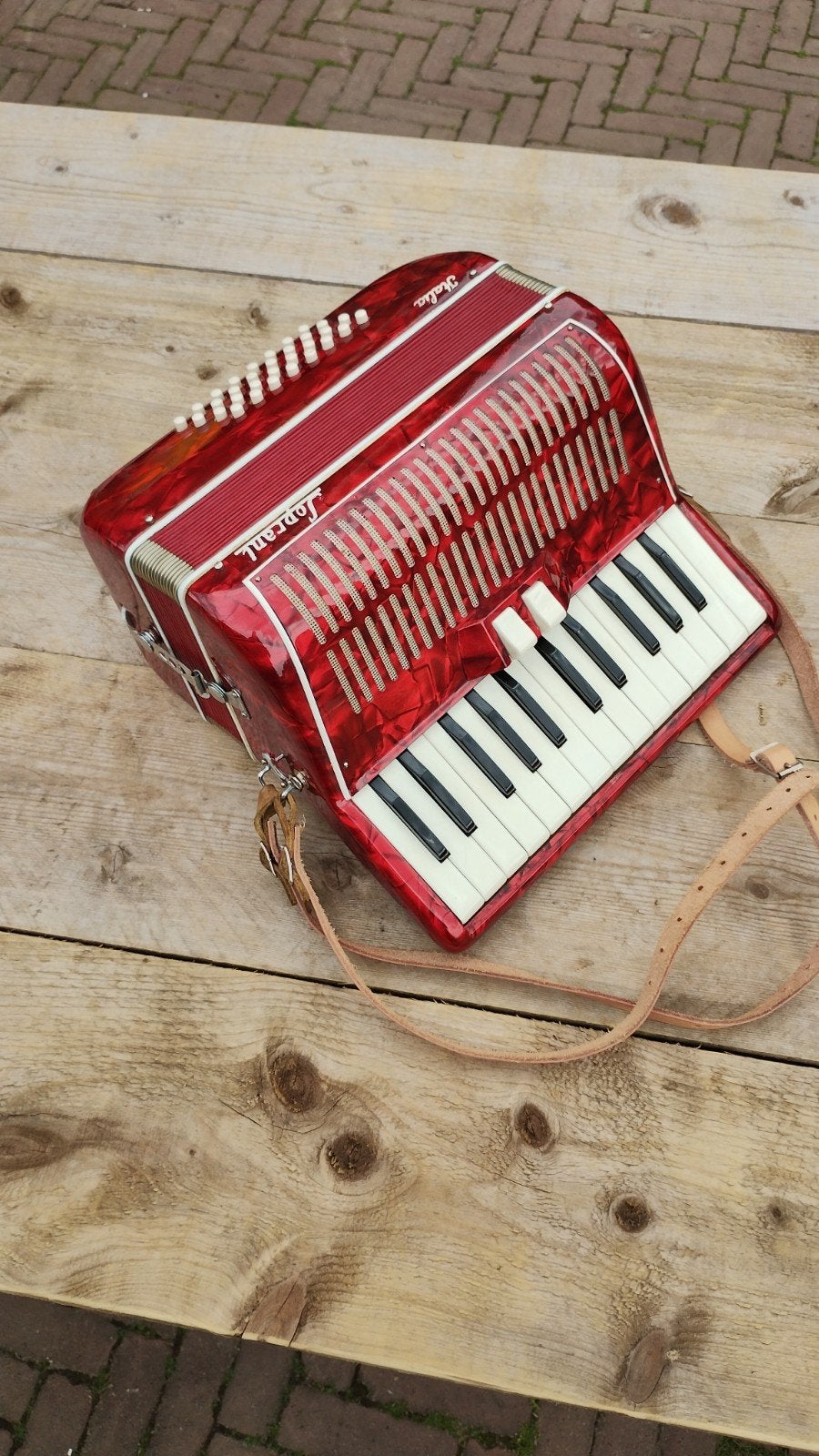 Paolo Soprani Italia Accordeon., 32-bas, Met koffer, Toetsaccordeon, Zo goed als nieuw