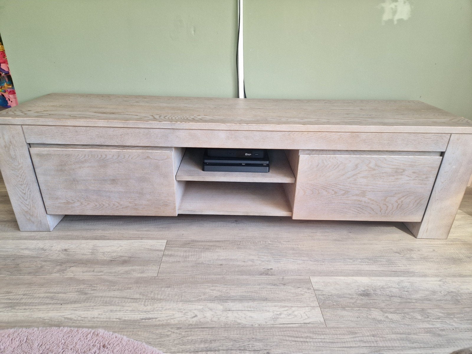 Tv meubel, Ophalen, 150 tot 200 cm, Eikenhout, Zo goed als nieuw