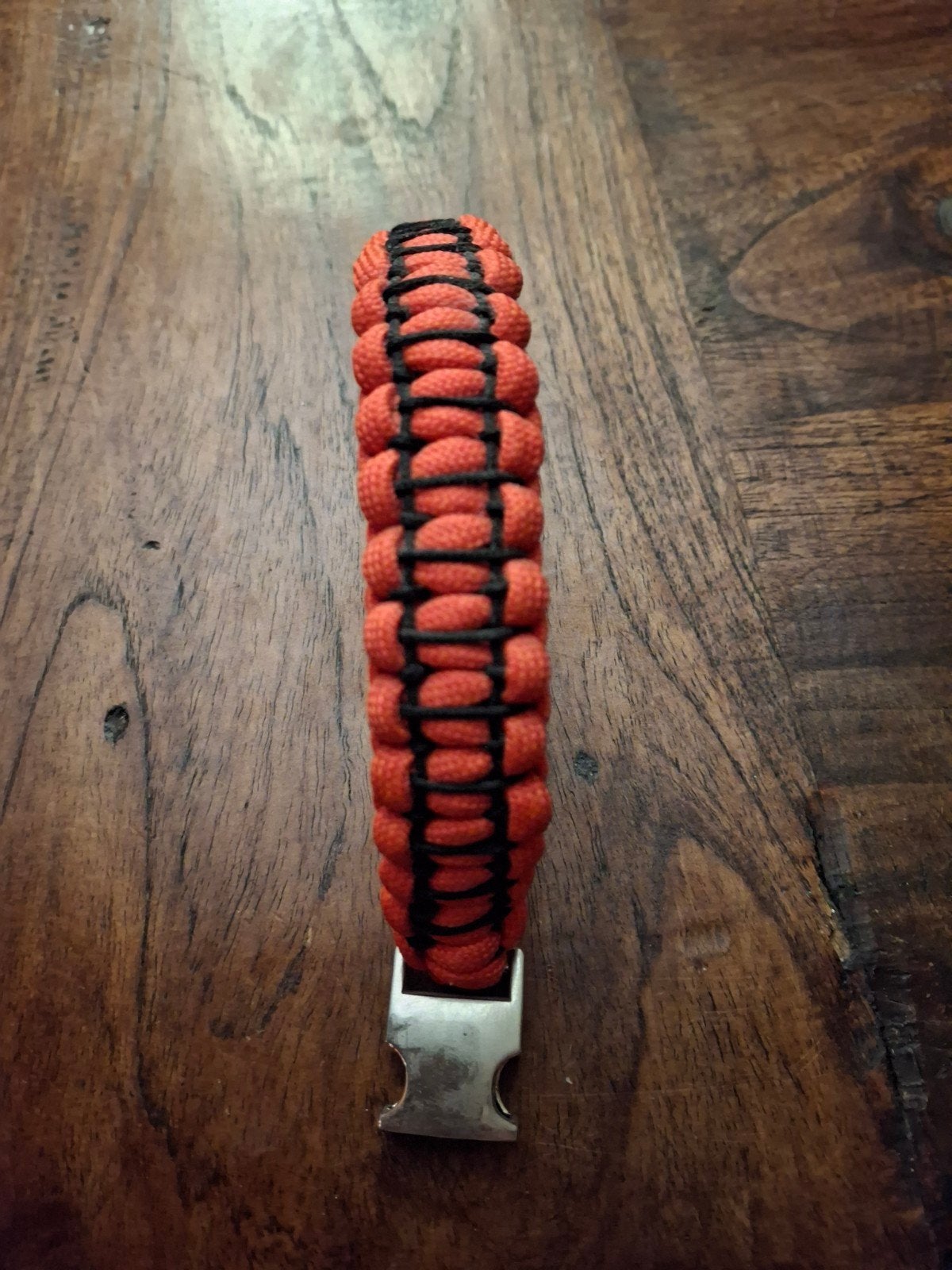 Survival rood zwart armband nieuw, Ophalen of Verzenden, Nieuw, Rood, Kunststof of Plastic