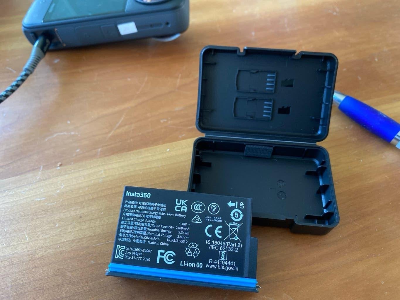 Insta360 X5 Batterij met beschermhoes, Ophalen of Verzenden, Zo goed als nieuw, Oplaadbaar
