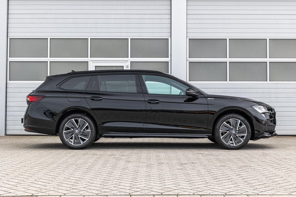 Skoda Superb Combi 1.5 TSI 204pk PHEV Sportline Business | W, Auto's, Skoda, 12 maanden, 1498 cc, 4 cilinders, Nieuw