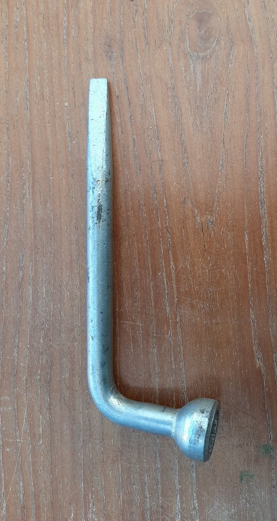 Wielmoer sleutel 20 mm met Koevoetgedeelte, Auto-onderdelen, Ophalen, Gebruikt