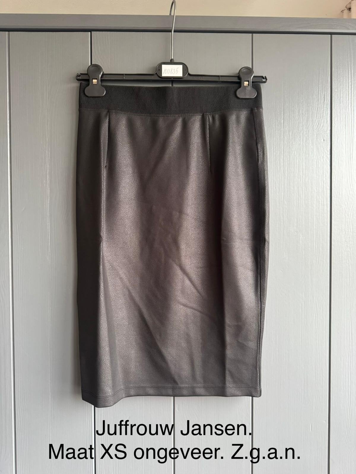 Juffrouw Jansen rok - Zwart - Maat XS - Z.g.a.n., Kleding | Dames, Zwart, Ophalen of Verzenden, Zo goed als nieuw, Knielengte