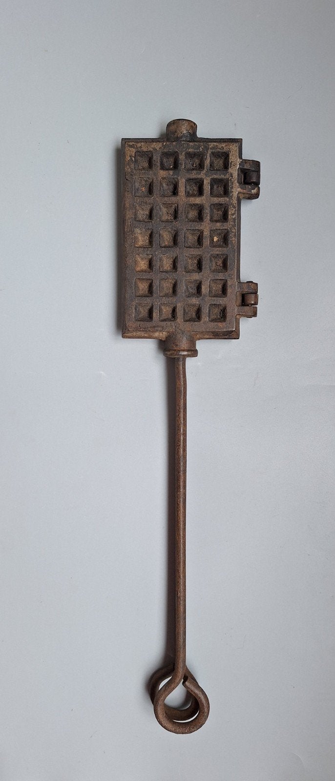 Mooi antiek wafelijzer
55,5 x 12,5 cm
In goede staat, Antiek en Kunst, Ophalen of Verzenden