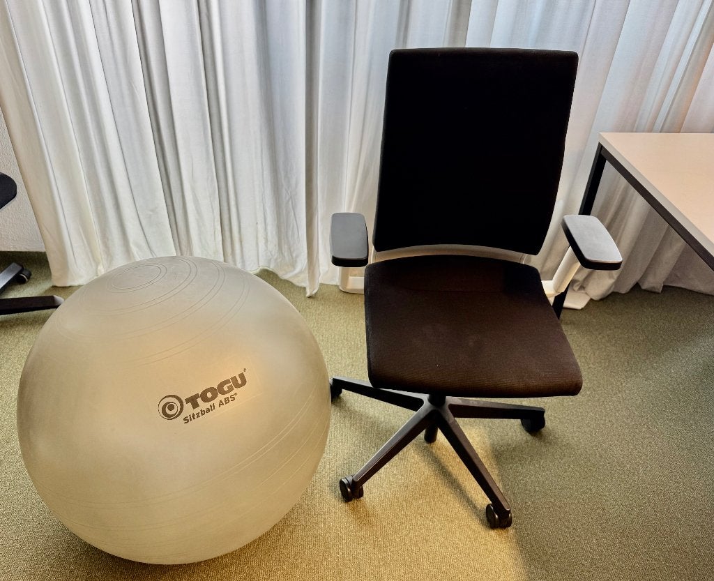 bureaustoelen + zitbal, Ophalen, Gebruikt, Zwart, Bureaustoel