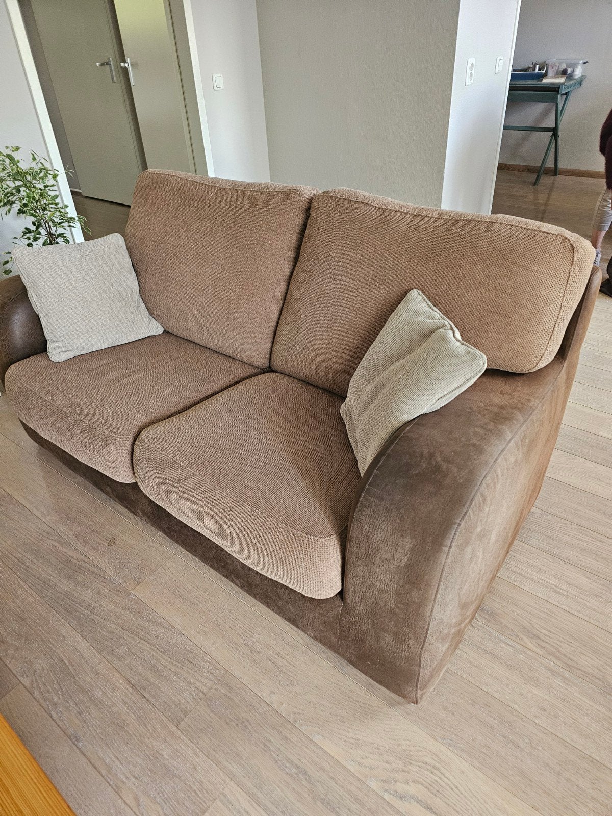 Comfortabele tweepersoonsbank - Bruin, Gebruikt, 150 tot 200 cm, Stof, Tweepersoons