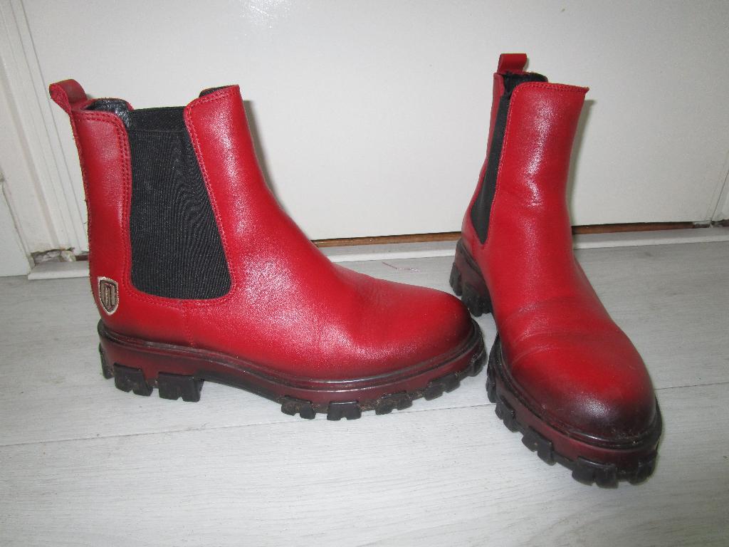 dames laarsjes rood, Ophalen, Lage of Enkellaarzen, Zo goed als nieuw, Rood