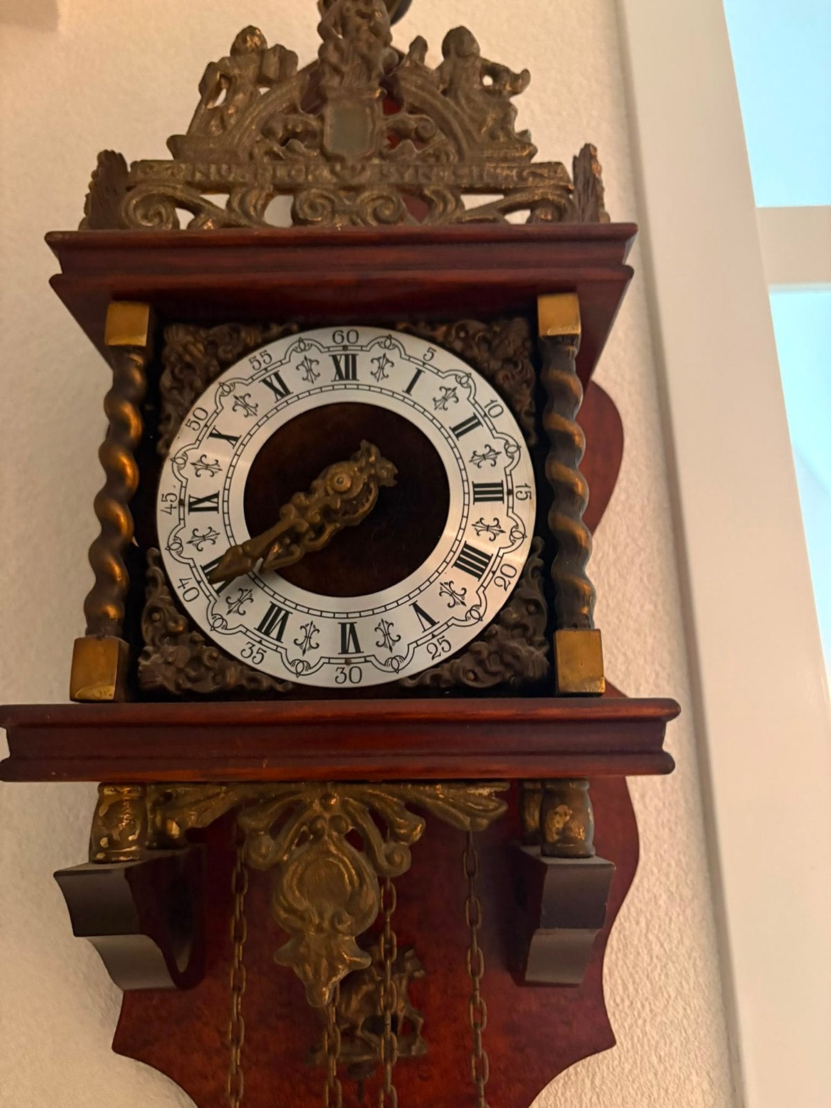 Antieke Wandklok met Rijke Versieringen, Ophalen