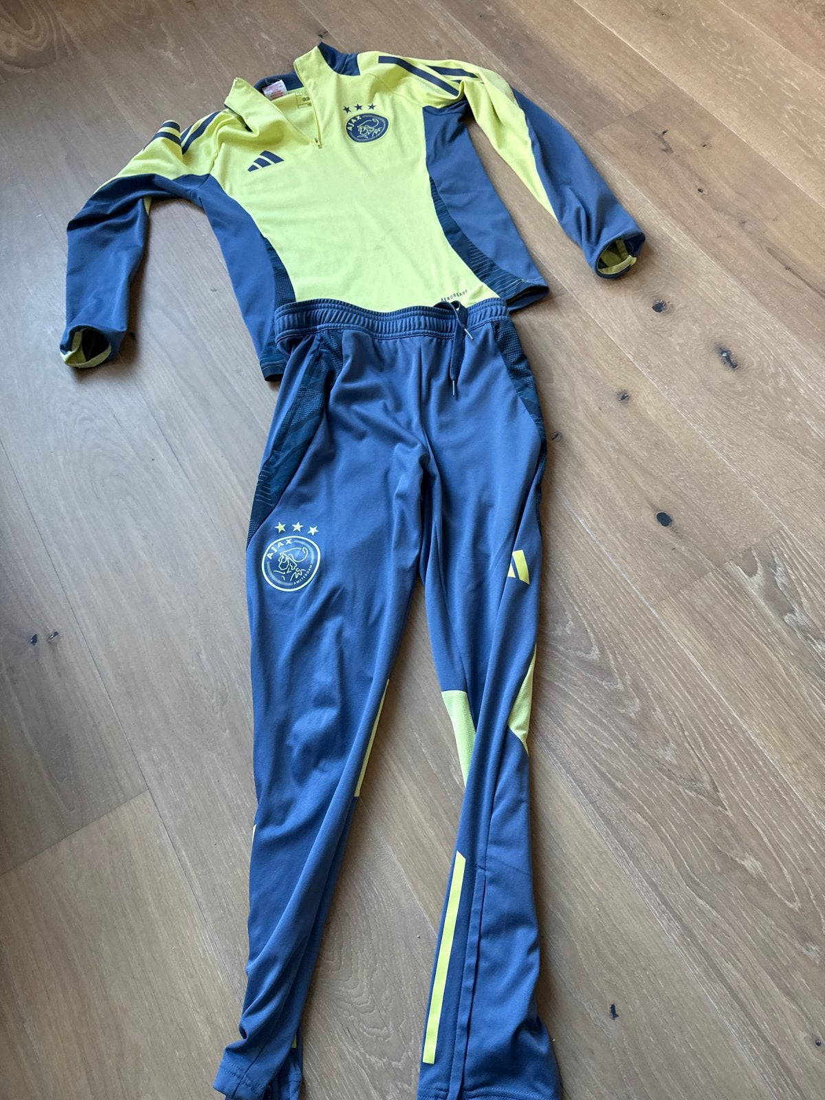 Ajax trainingspak geel/blauw - met vlekken, Ophalen, Gebruikt, Jongen of Meisje