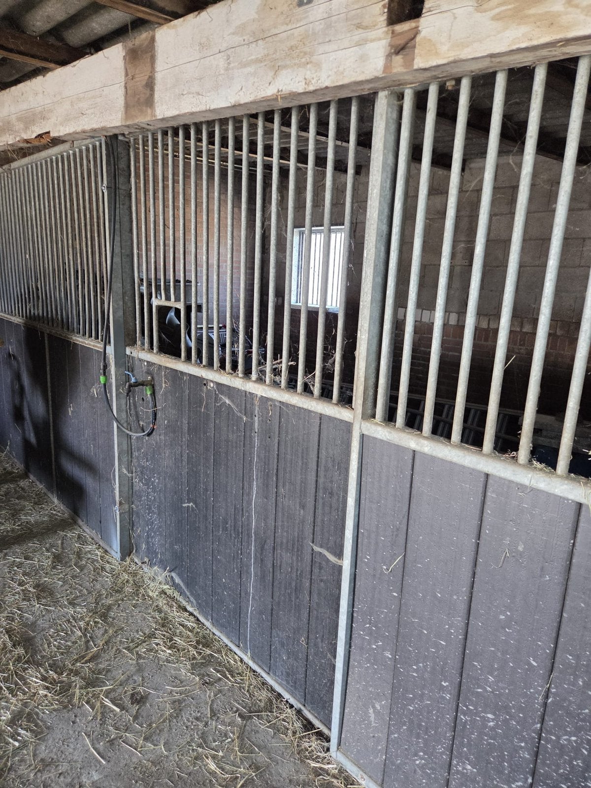 Voorpui met schuifdeur en tussenwand, Dieren en Toebehoren, Stalling en Weidegang, Stalling