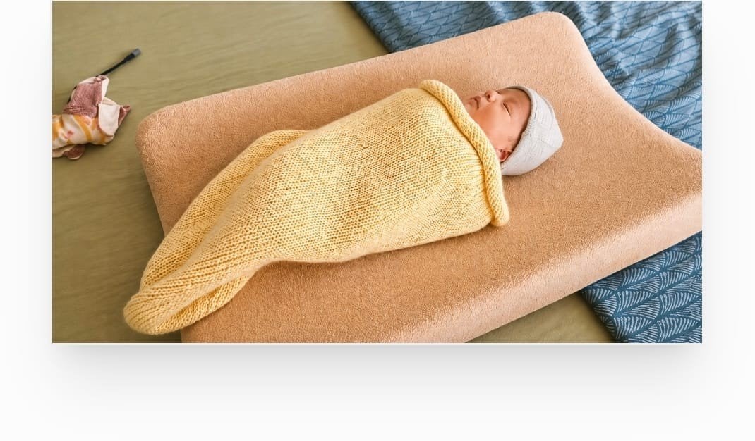 Nieuwe handgebreide babycocoon van 100% merinowol, Bakerzak of Bakerdoek, Ademend, Nieuw, Geel