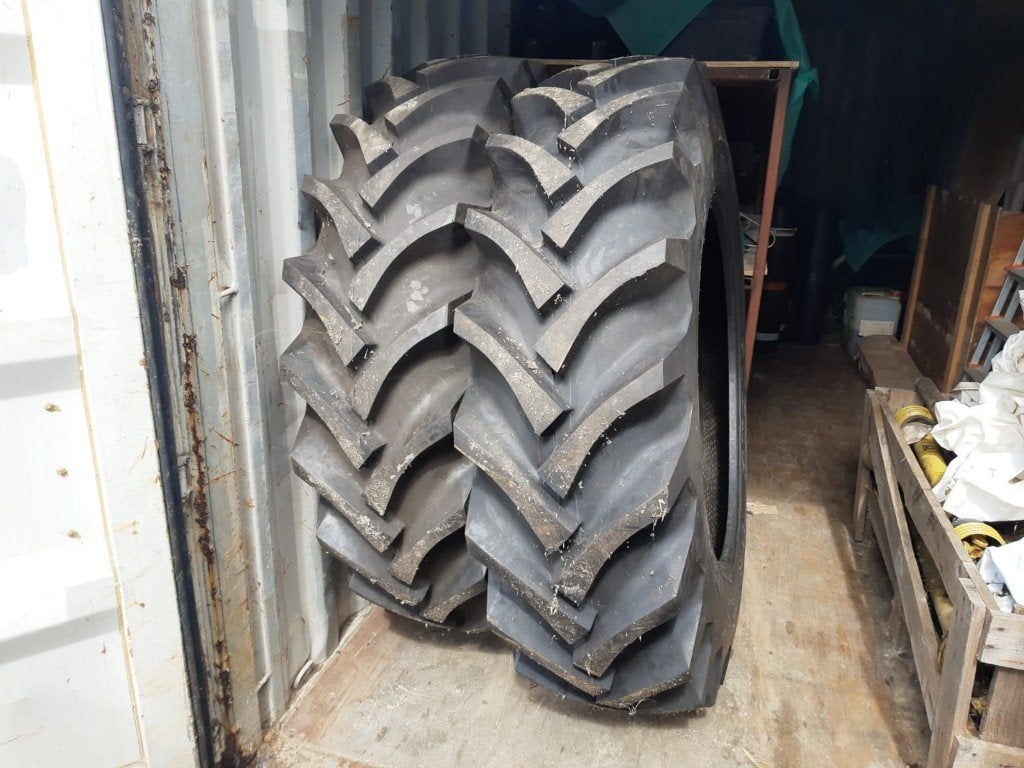 Banden tractor nieuw, Zakelijke goederen, Agrarisch | Onderdelen | Banden, Velgen en Assen, Ophalen of Verzenden