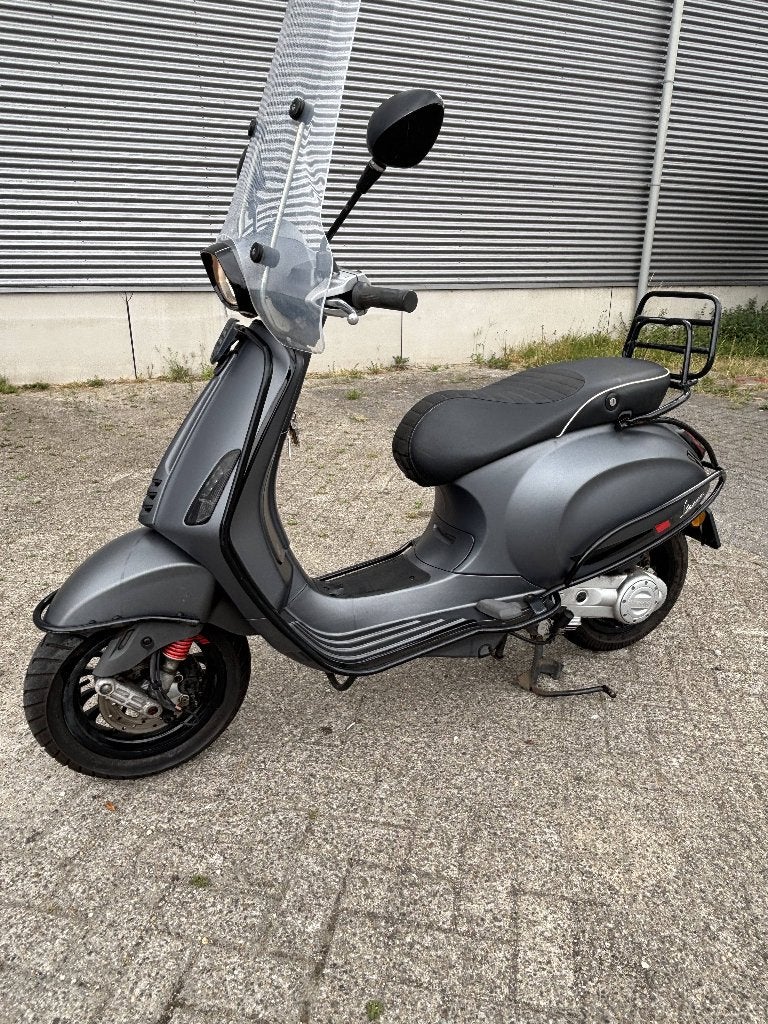 Mooie Vespa Sprint 2018 | 11645 km | Snor | Smokey lights, Fietsen en Brommers, Ophalen, Gebruikt, Overige modellen, Benzine