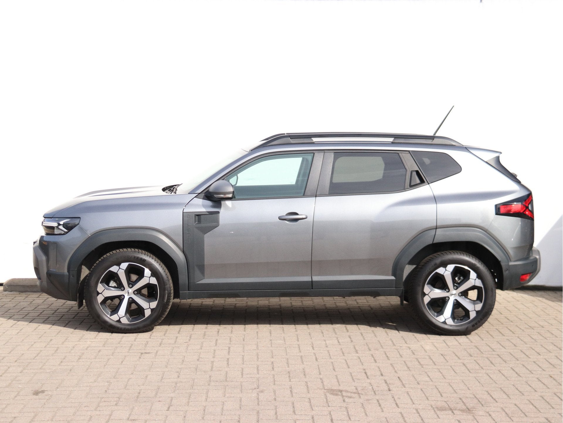 Dacia Duster 1.6 Hybrid 140 Journey AUTOMAAT / NAVI / ALLE O, Auto's, Dealer onderhouden, Stof, Gebruikt, 4 cilinders