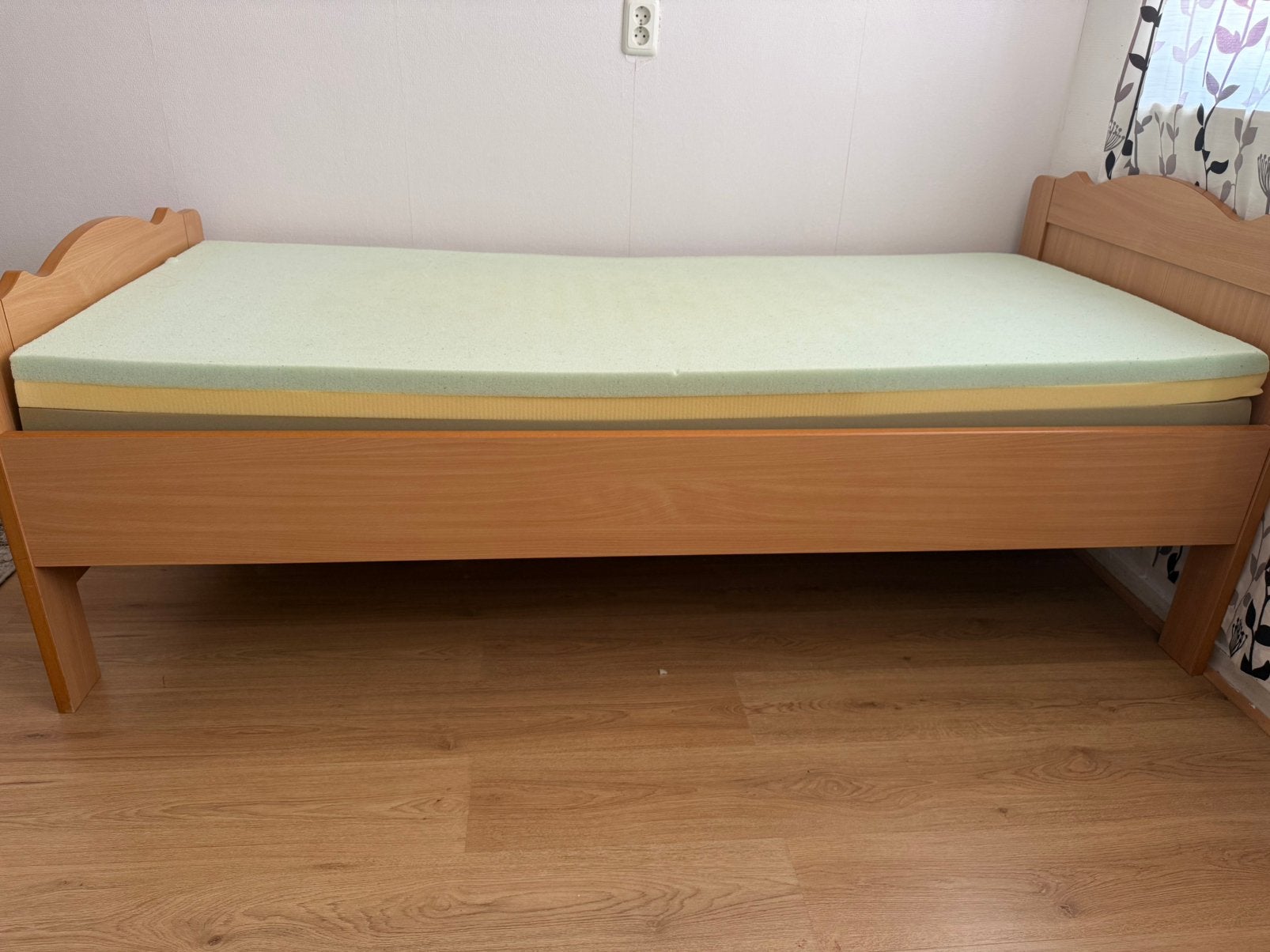Bed, Ophalen, 90 cm, Eenpersoons, Zo goed als nieuw