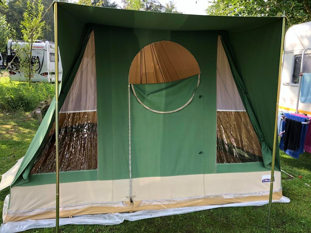 Vrijbuiter 4-persoons katoenen tent met goed grondzeil, Ophalen, Zo goed als nieuw, Tot en met 4