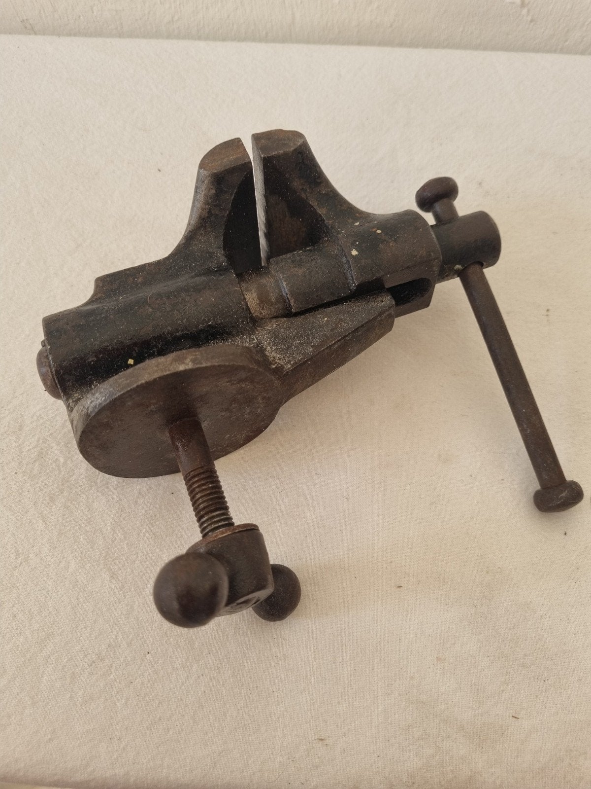 Oude bankschroef - Vintage werkbankklem, Ophalen of Verzenden