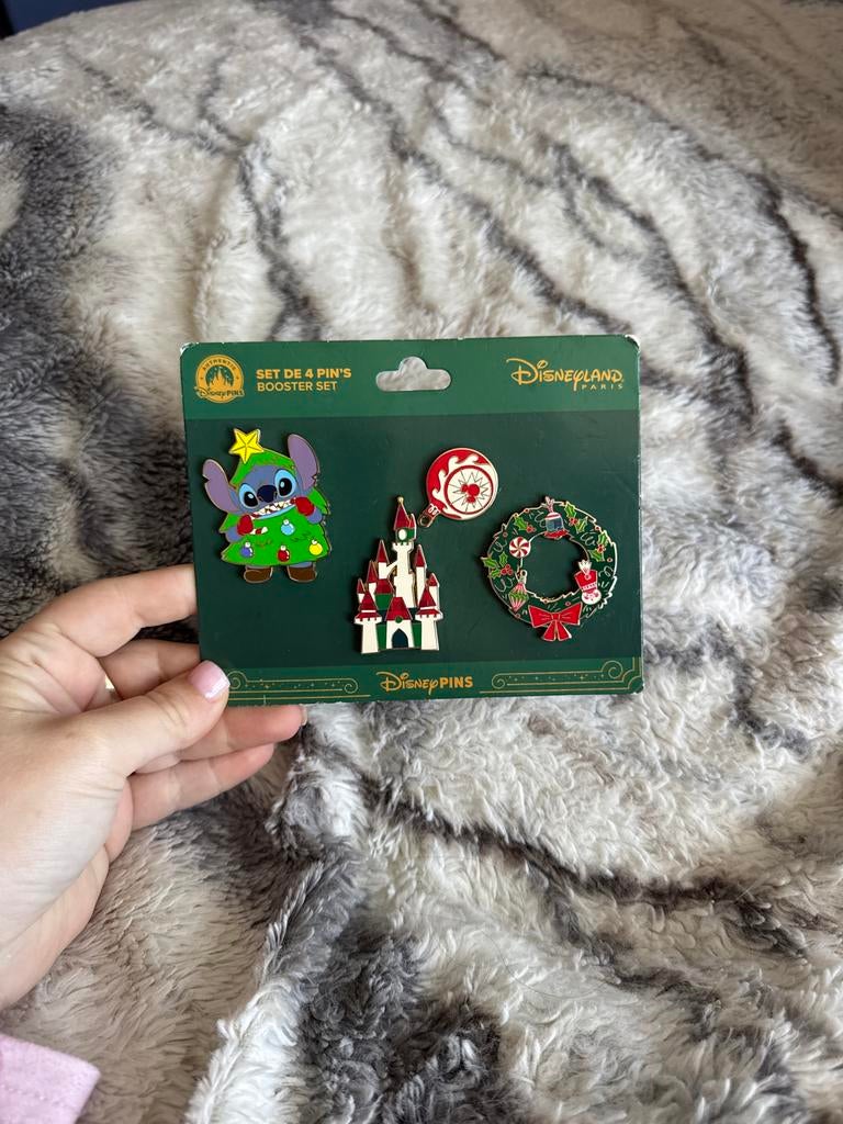 Disney Kerst Pin Set - Stitch, Kasteel, Krans, Lolly, Ophalen of Verzenden, Overige figuren, Nieuw, Overige typen